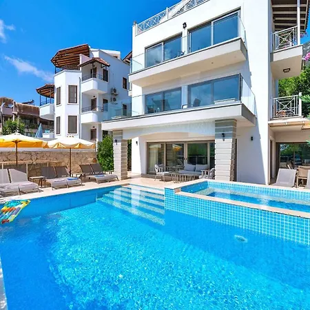 5 Bedroom Villa Close To The Town 9629